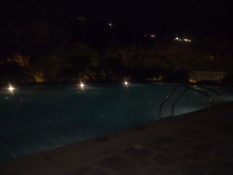Pool bei Nacht Ammon Zeus Luxury Beach Hotel