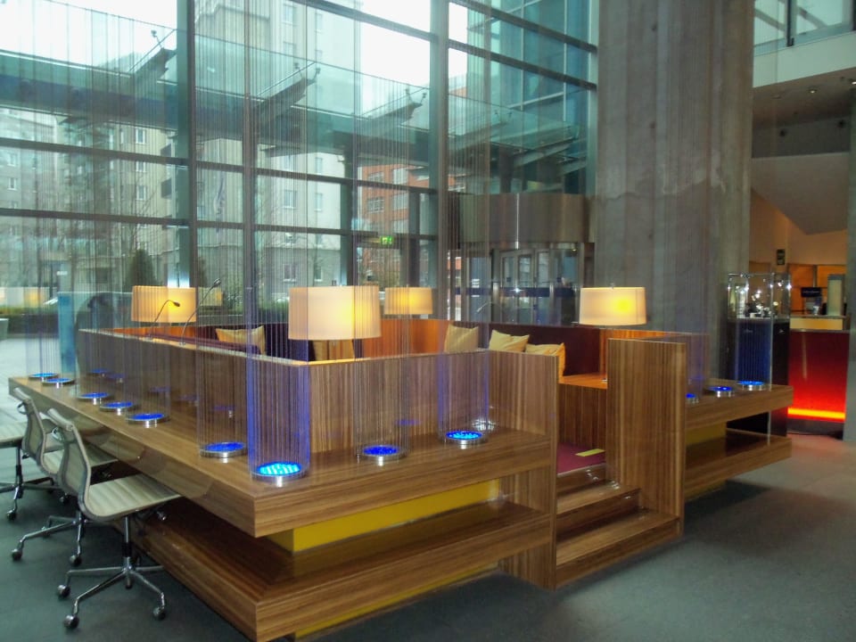 Im Eingangsbereich  Radisson Blu Hotel Frankfurt
