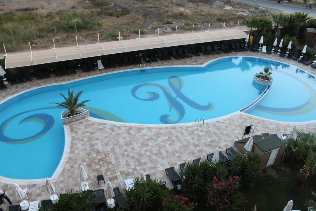 Blick aus dem Zimmer auf den Pool Calimera Hane Garden