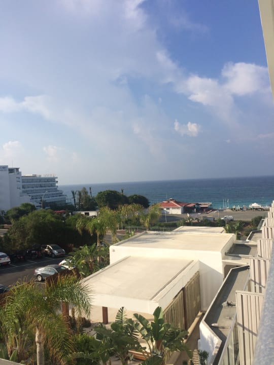 Ausblick Napa Mermaid Hotel & Suites