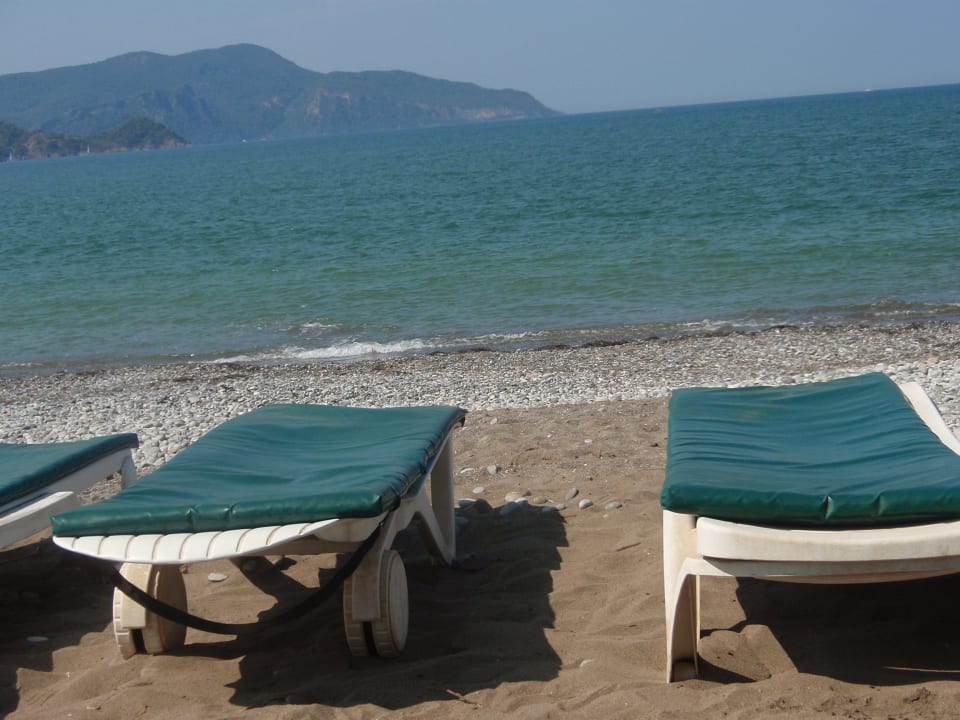 Liegen der Strandbar Hotel Nazar Garden