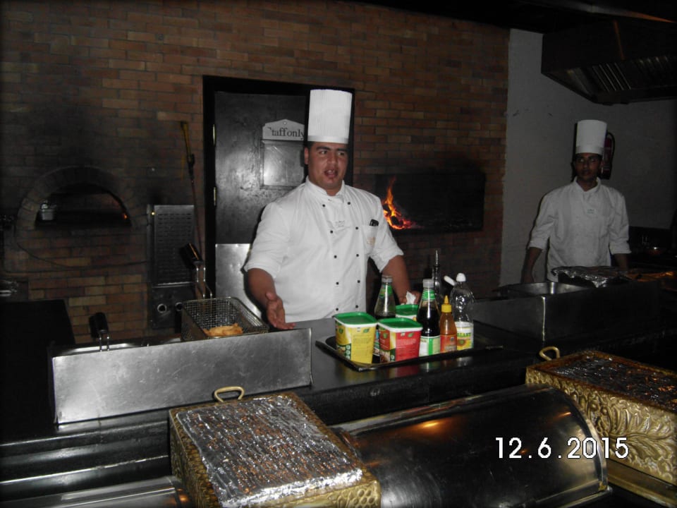 Poseidon Grill Restaurant met Kok Manoo SUNRISE Crystal Bay Resort