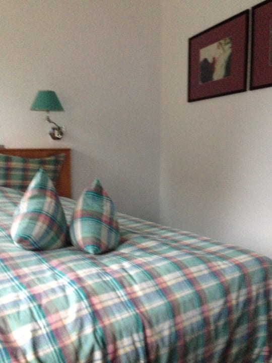 Das karierte Bett Landhotel Polster