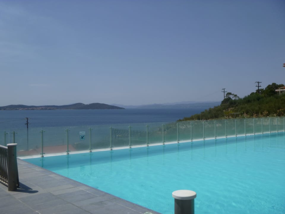 Pool Akrathos Beach Hotel