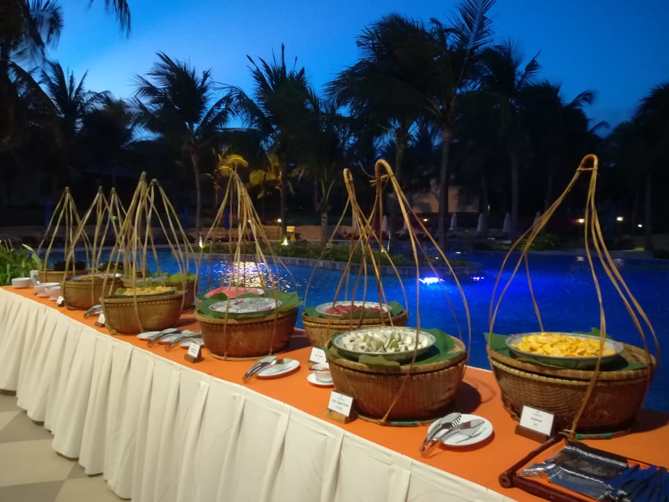 Gastro Pandanus Resort