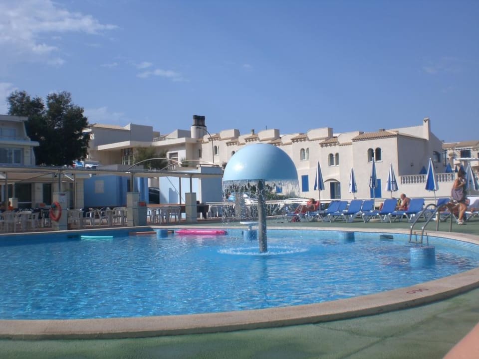 Der halbe Pool mit Pilz THB Cala Lliteras