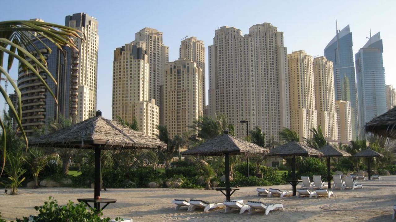 Hotel-Strand vor der neuen Skyline Le Royal Méridien Beach Resort & Spa Dubai