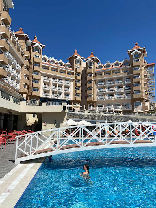 Pool Side Mare Resort & Spa