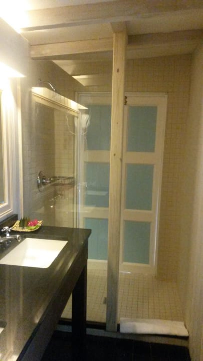 Bad in der Premium Waterfront Suite Cocobay Resort Antigua - Adults only