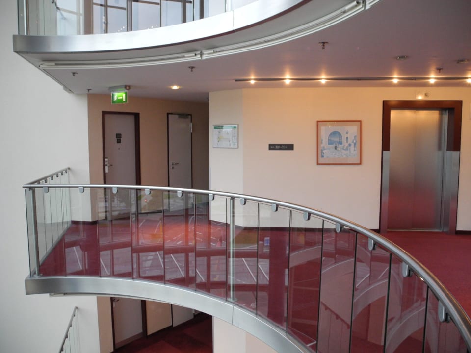 Etagenzugang mit Lift NH Dresden Neustadt