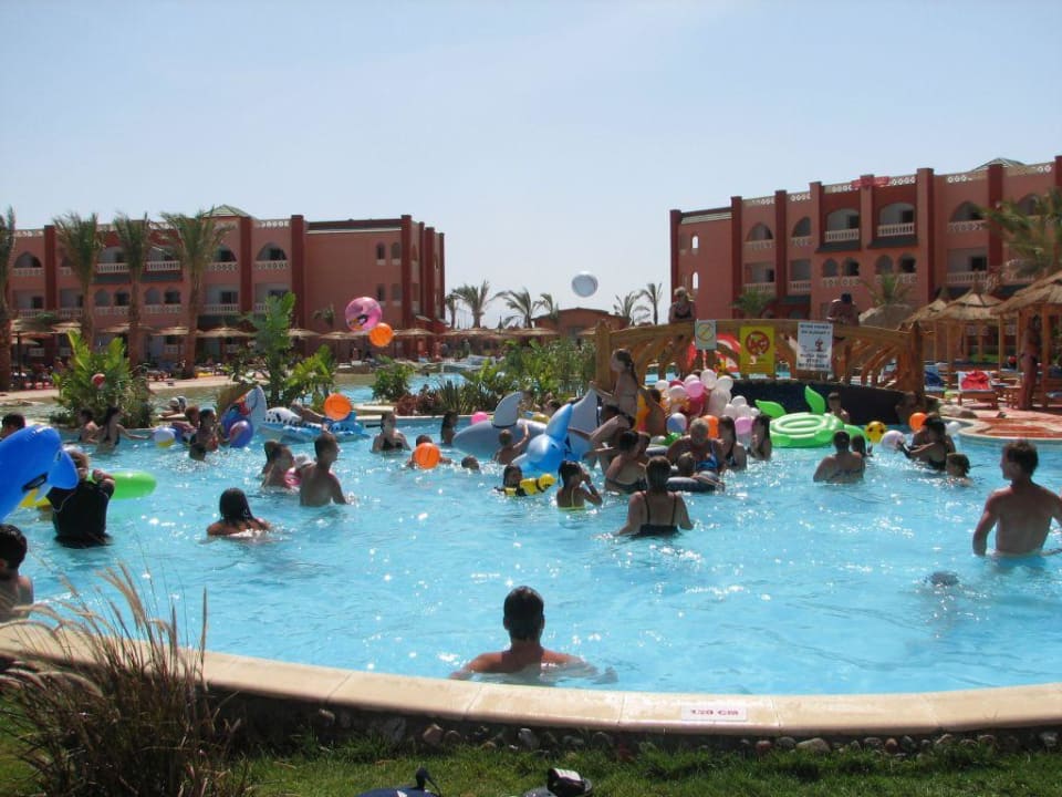 Dyskoteka w basenie Pickalbatros Aqua Park Resort - Hurghada
