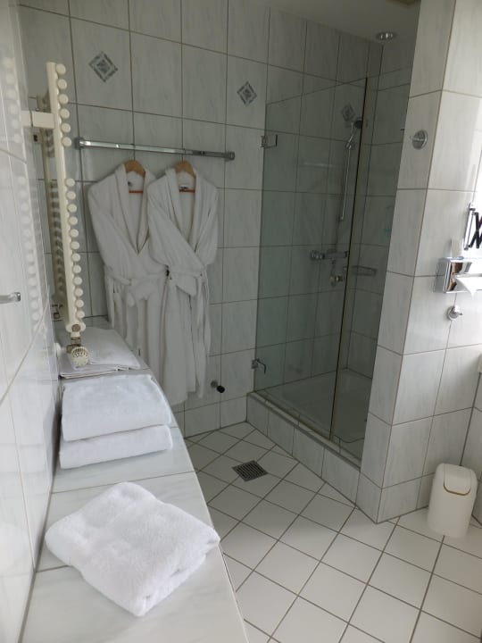 Bad der Turmsuite Hotel Meerane