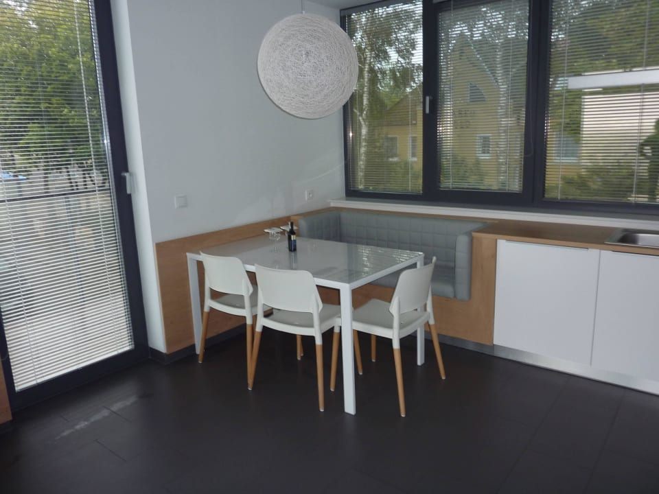 Eßecke mit Tür zum Balkon Boulevard Ustronie Morskie by Zdrojowa