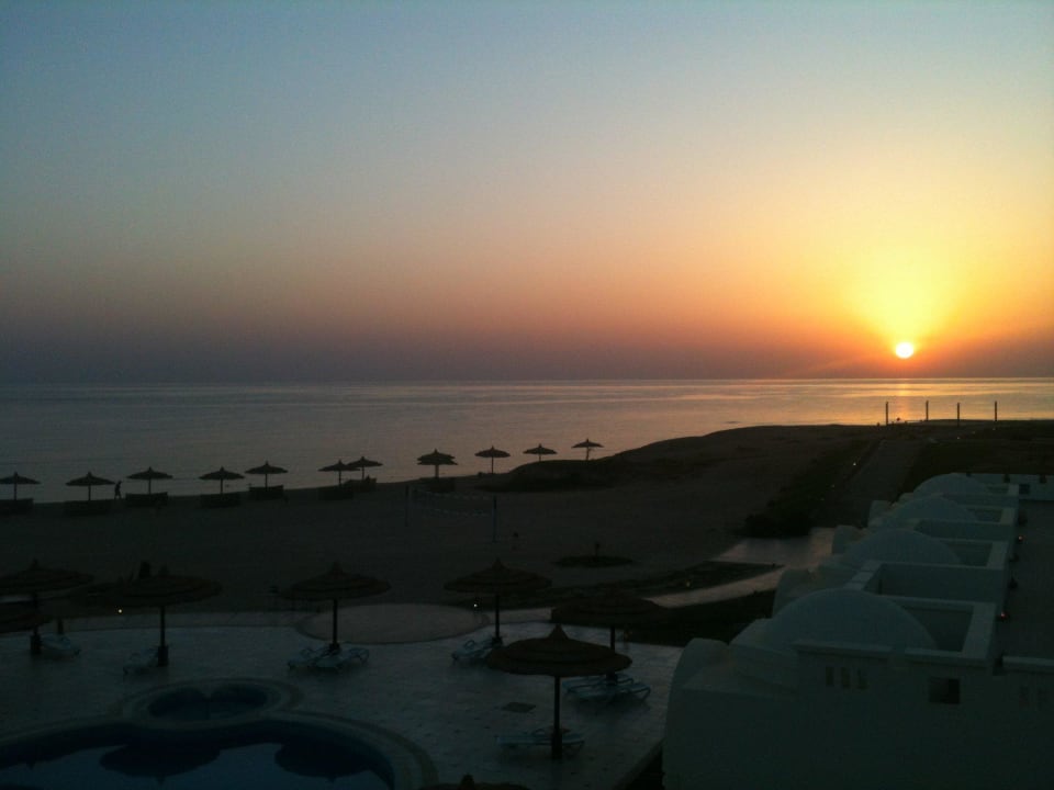 Sonnenaufgang Coral Sun Beach