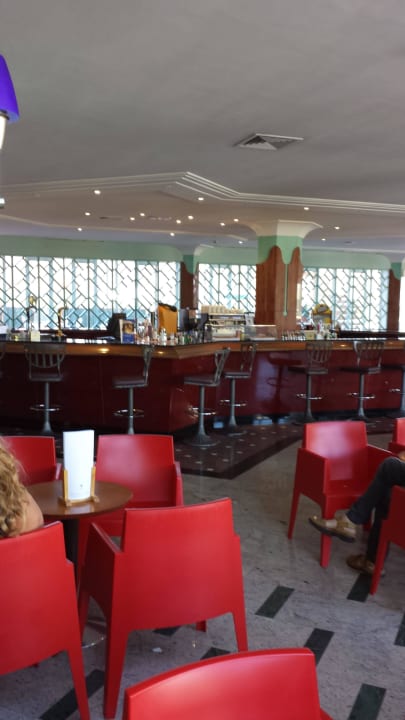 Die roten Stühle sind sehr unbequem Abora Buenaventura by Lopesan Hotels