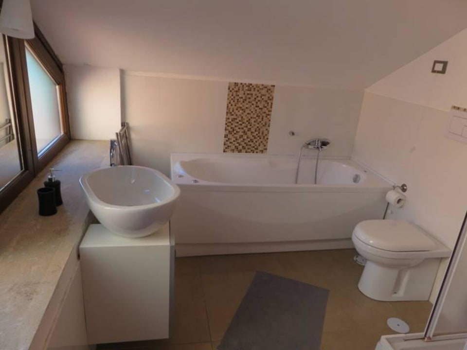 Bad mit Schräge Villa Setharè