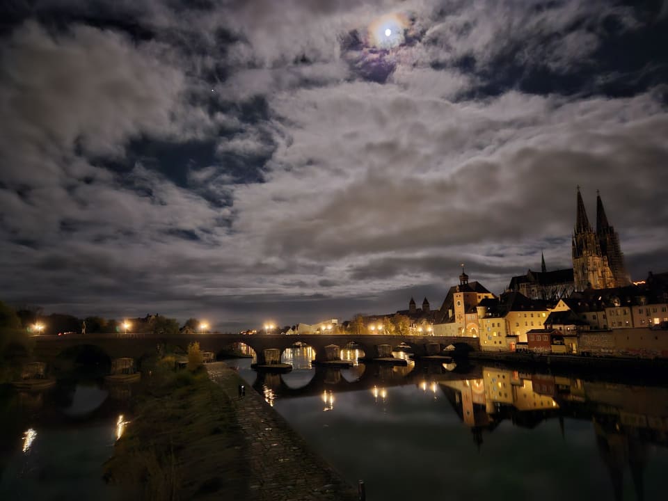 Ausblick Sorat Insel Hotel Regensburg