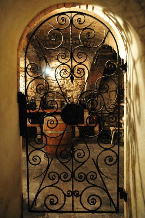 Blick in den hauseigenen Weinkeller Rebhof Sommer