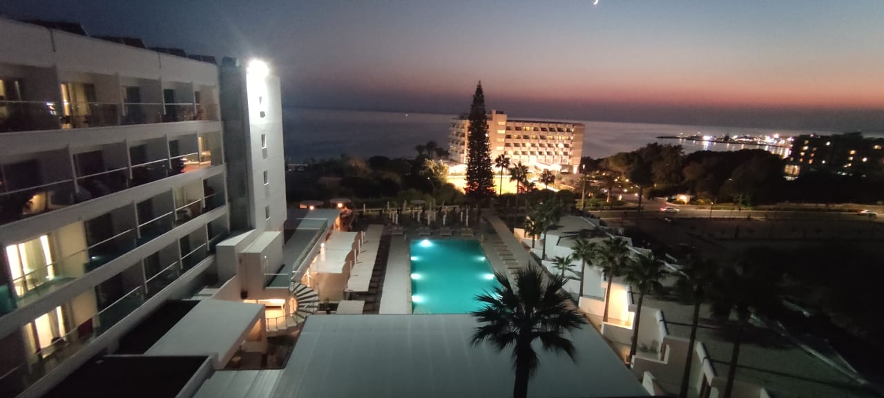 Ausblick Napa Mermaid Hotel & Suites