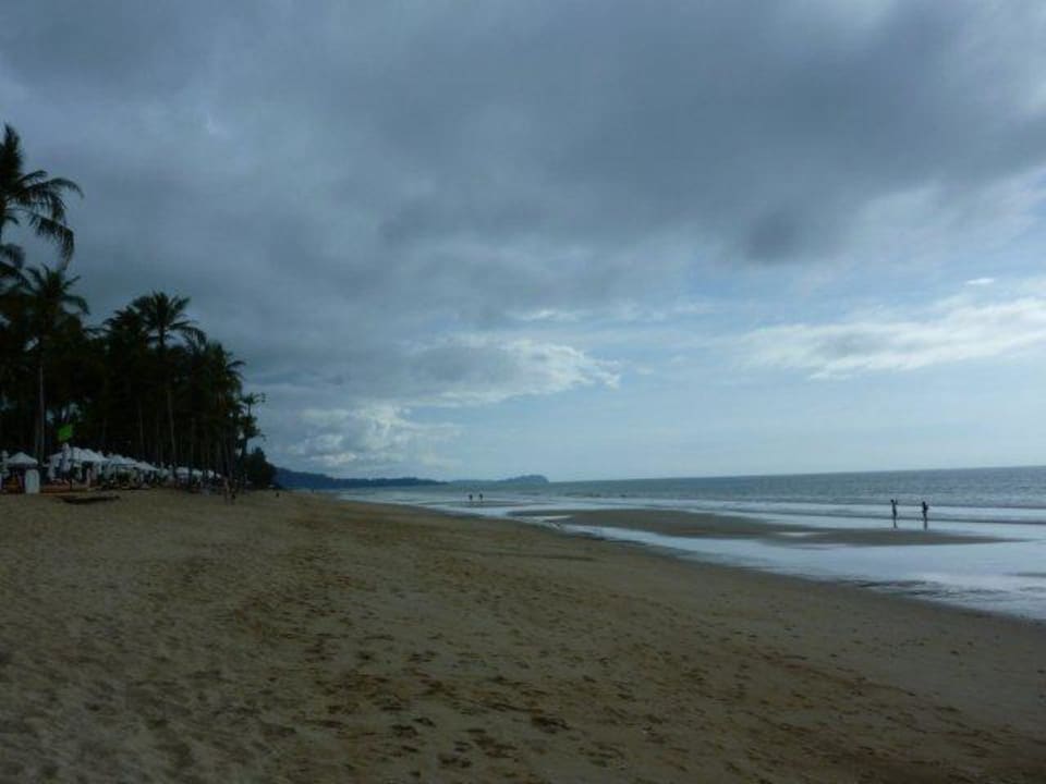 Der Hotelstrand in der Dämmerung JW Marriott Khao Lak Resort & Spa