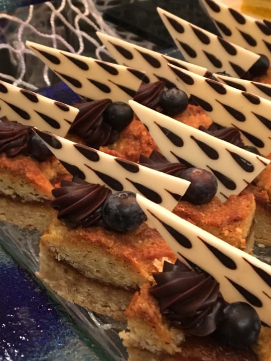 Gastro Acanthus Cennet Barut Collection