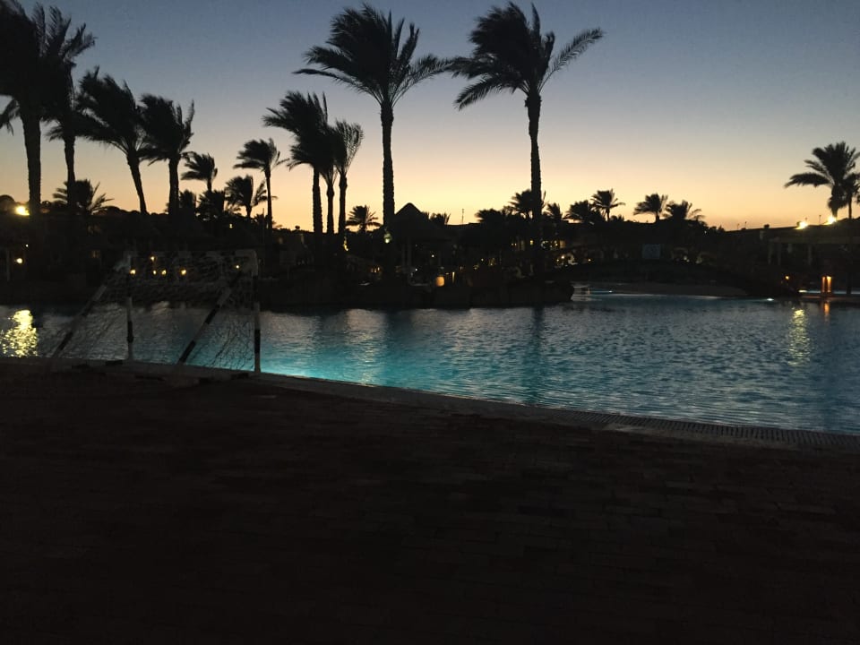 Pool Parrotel Beach Resort