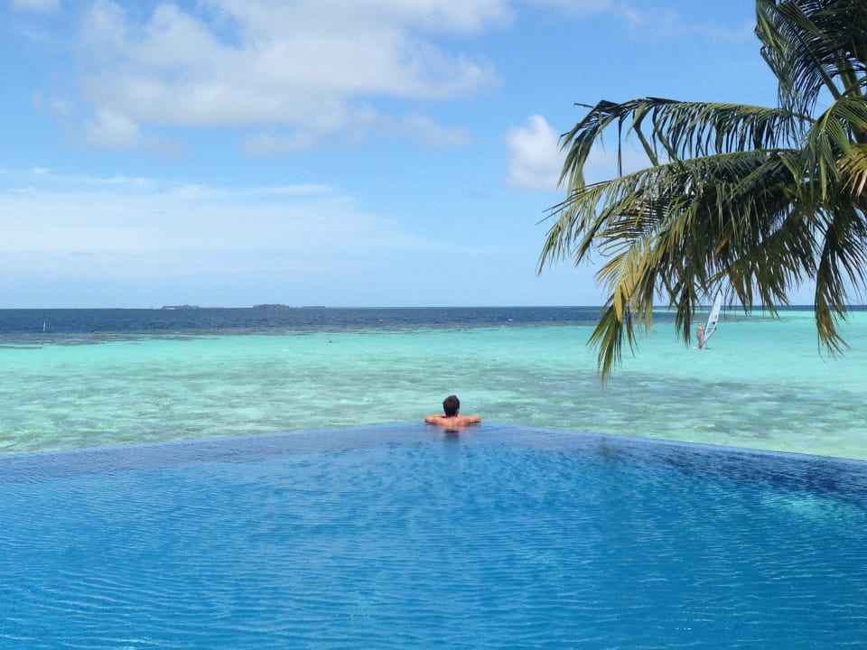 Sunset-Pool Vilamendhoo Island Resort & Spa