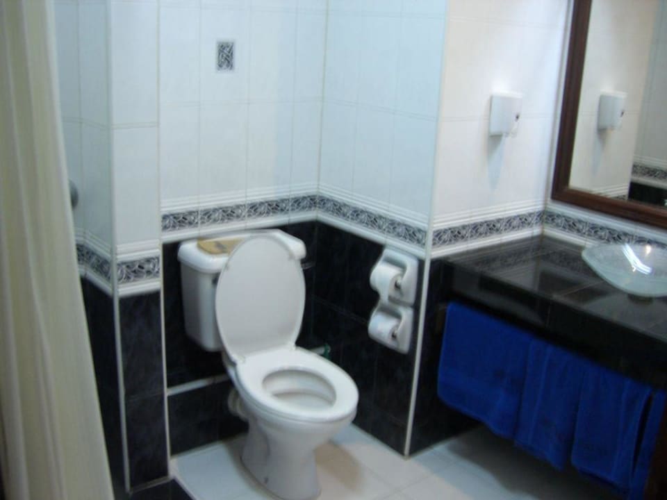 Etwas kleines Bad, aber sehr sauber Hotel Southern Palms Beach Resort