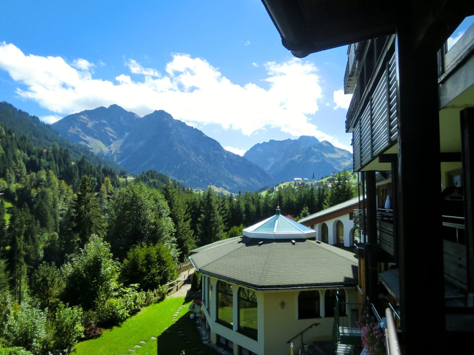 Ausblick vom Balkon (Superior-ZImmer) Verwöhn- und Wellnesshotel Walserhof