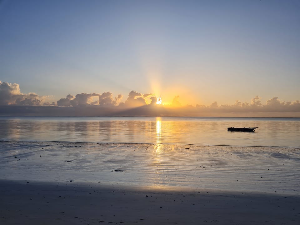Strand Neptune Pwani Beach Resort & Spa