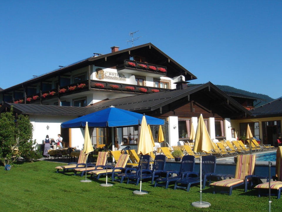 Aussenansicht Süd - Ost (Restaurant und Aussenpool) Wellnesshotel Zechmeisterlehen