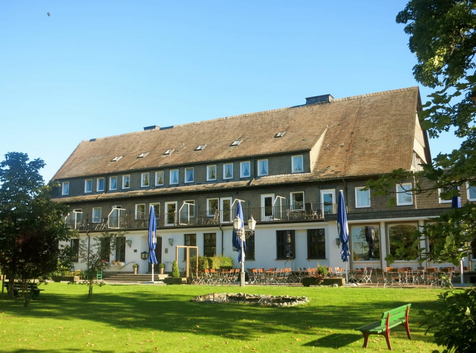 Haupthaus mit Gartenanlage Berghotel Hoher Knochen