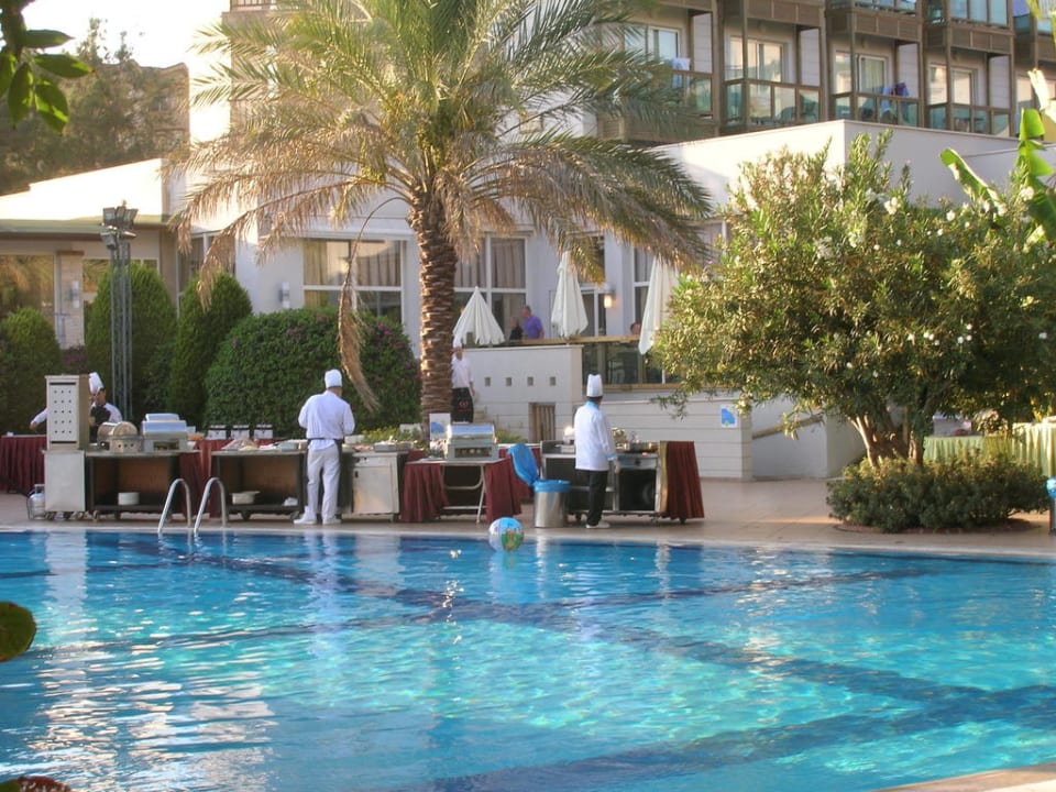 Grillstationen am Pool Hotel Oleander