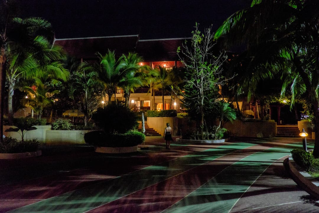 Abends im Garten Chada Thai Village Resort
