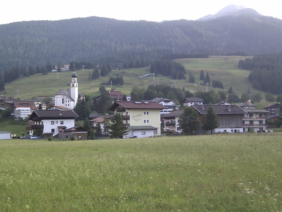Blick auf Lermoos mit Pension Alpenblick B&B Gästehaus Alpenblick Lermoos