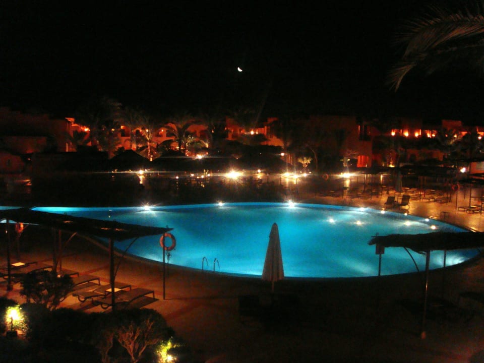 Poolblick am Abend Jaz Makadi Oasis Resort