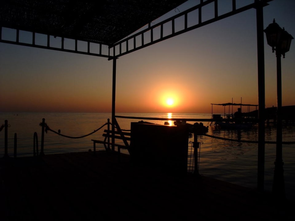 Sonnenaufgang am Schnorchlersteg TUI BLUE Samaya