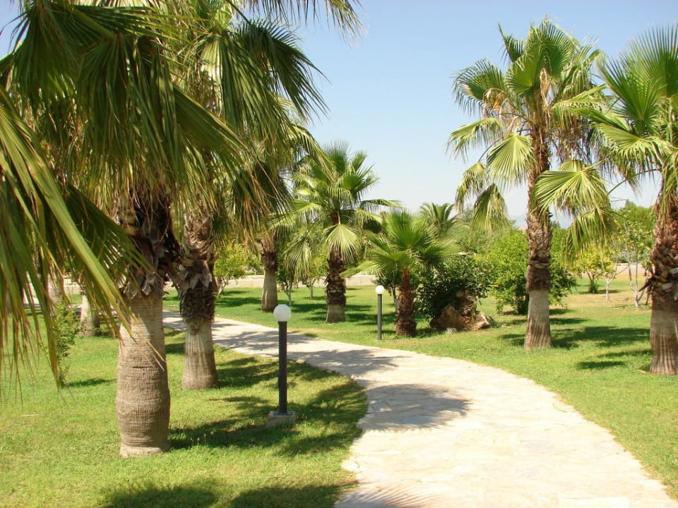 Der Weg zum Strand Club Grand Aqua