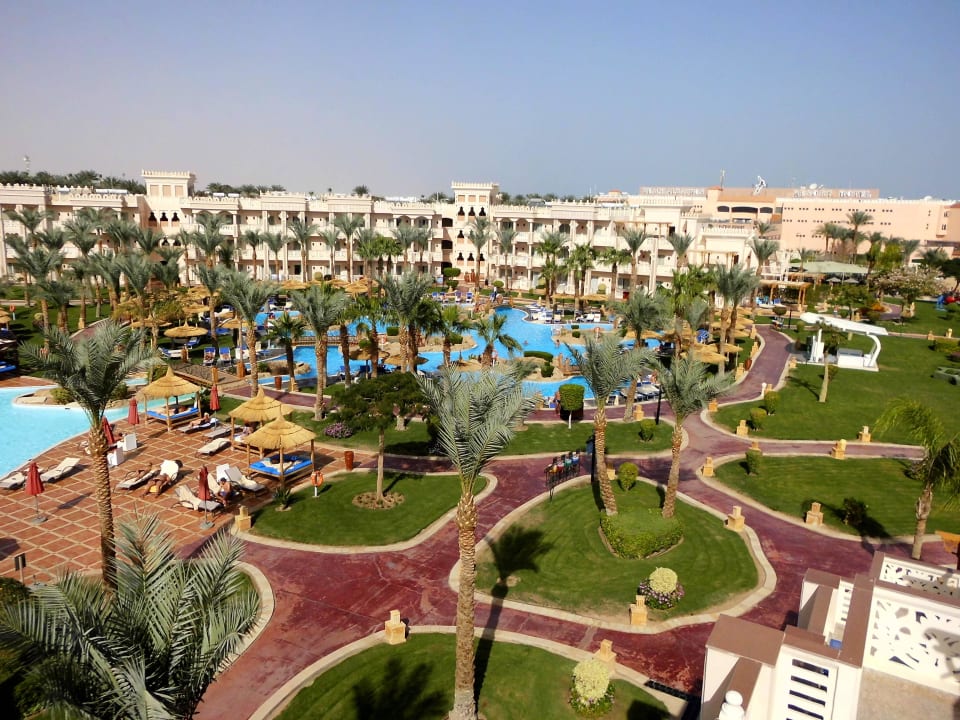 Blick in Richtung kleinen (beheizten) Pool Pickalbatros Palace Resort