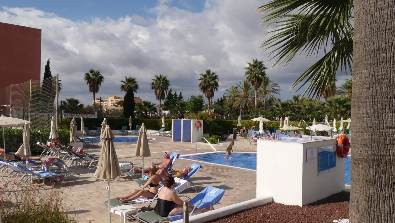 Aufnahme von der Poolbar aus Hipotels Cala Millor Park