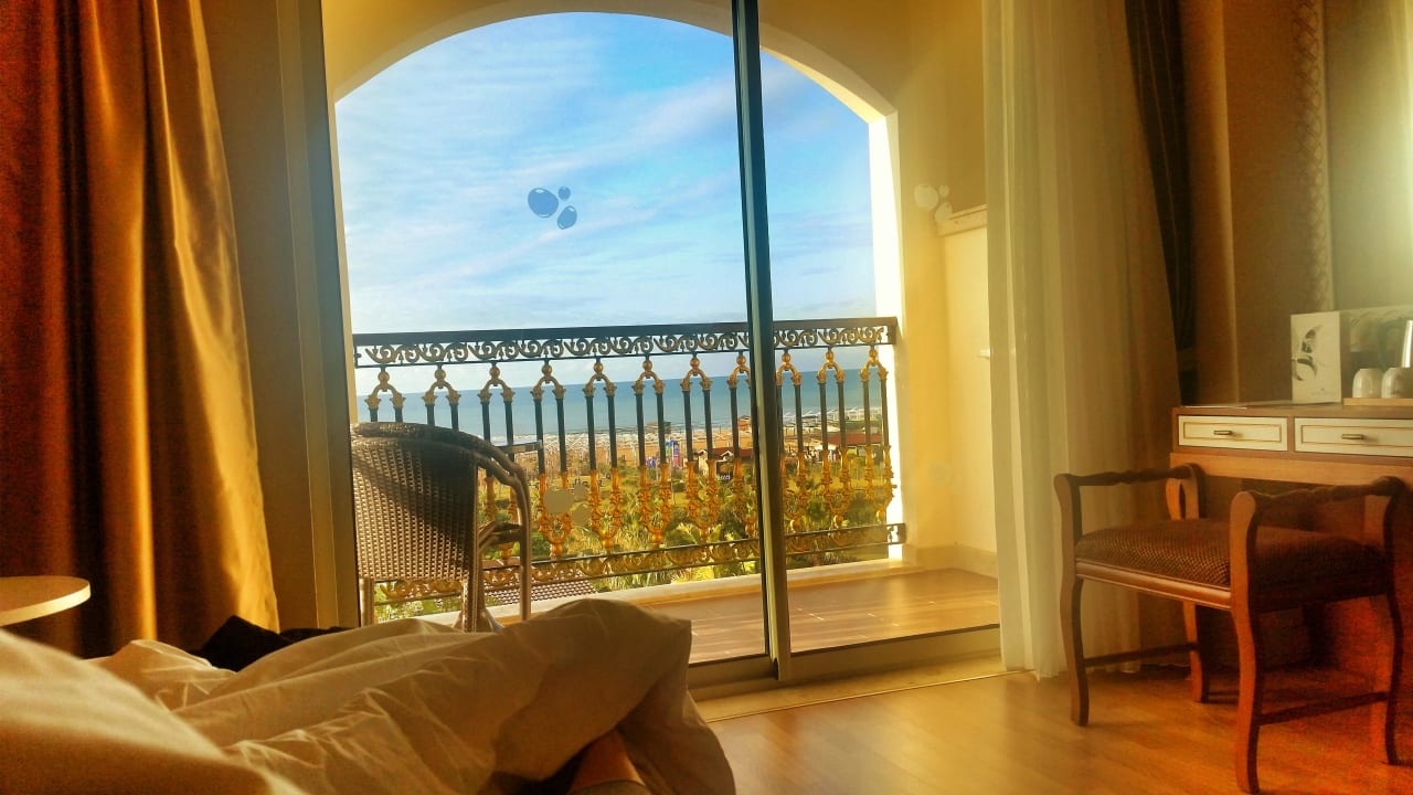 Blick aus dem Bett der Suite Diamond Excellence Resort & Spa