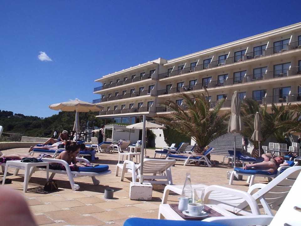 Blick vom Pool auf das Hotel Grupotel Aguait Resort & Spa - Adults only