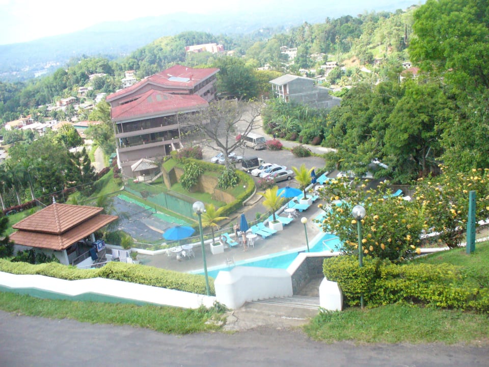 Pool am Hang mit schöner Aussicht Hotel Topaz