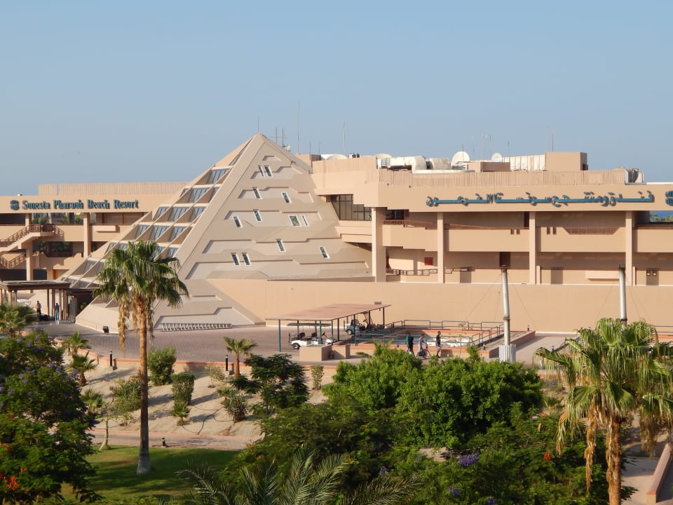 The hotel Pharaoh Azur Resort