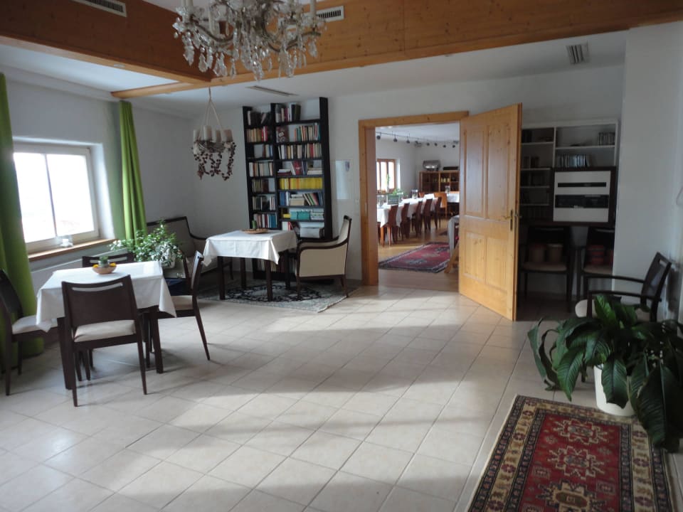 Bibliothek Veganer Gasthof Zum Ederplan