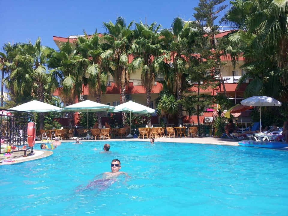 Poolanlage Semoris Hotel