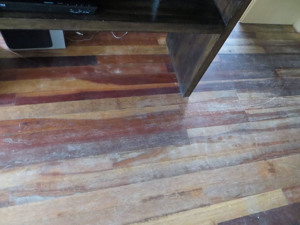 Der Boden im Zimmer absolut kaputt und verdreckt Adaaran Select Hudhuran Fushi - Premium All Inclusive