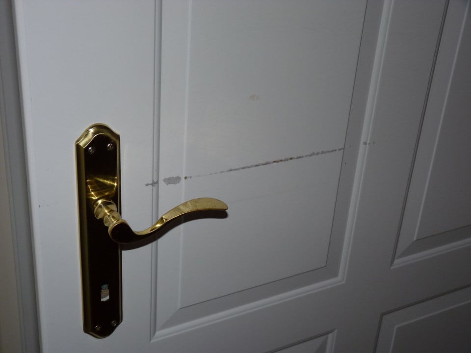 Verschrammte Schlafzimmertüre Wohlfühlresort Peternhof