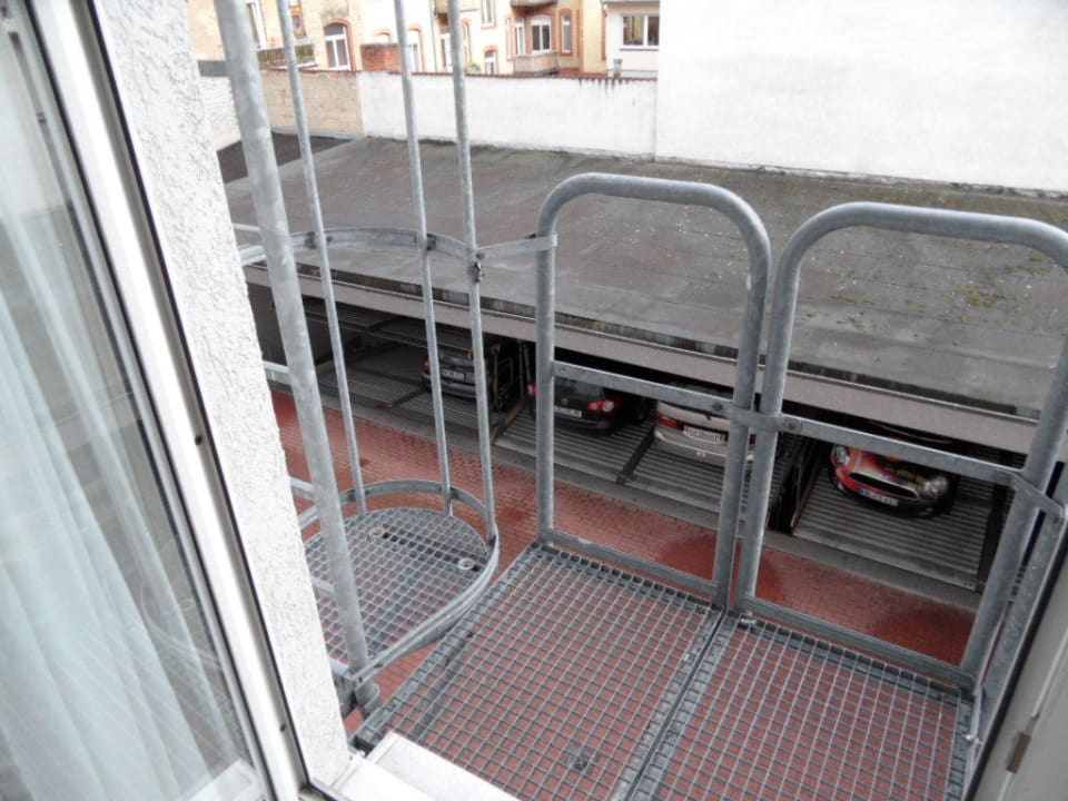 Parkdeck und Feuerleiter City Hotel Wiesbaden