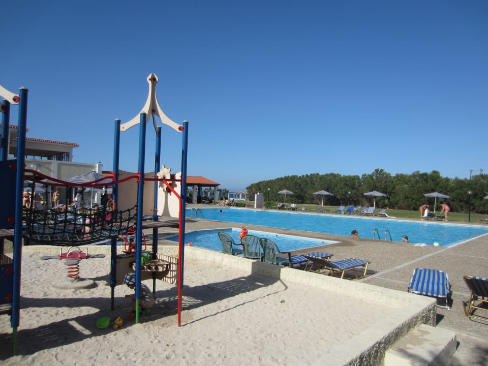 Pool und Spielplatz Dessole Dolphin Bay Resort